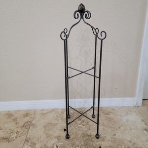 Metal cake stand